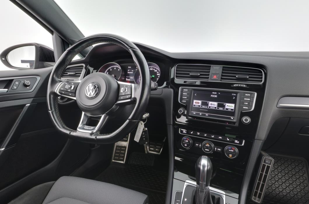 VOLKSWAGEN Golf 2016