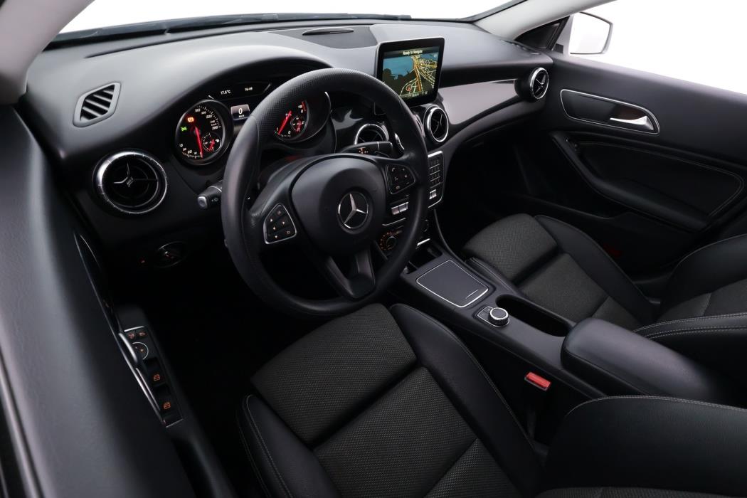 MERCEDES-BENZ CLA 2017