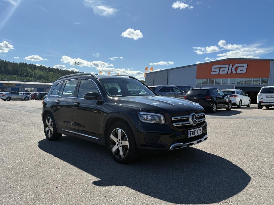 MERCEDES-BENZ GLB 2023