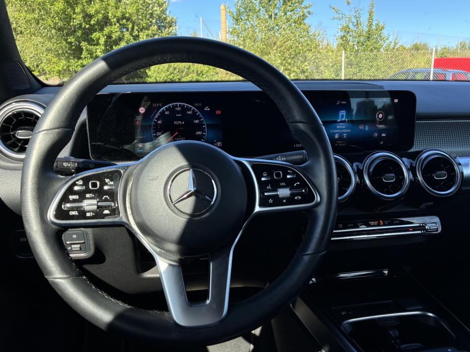 MERCEDES-BENZ GLB 2023
