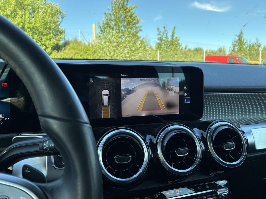 MERCEDES-BENZ GLB 2023