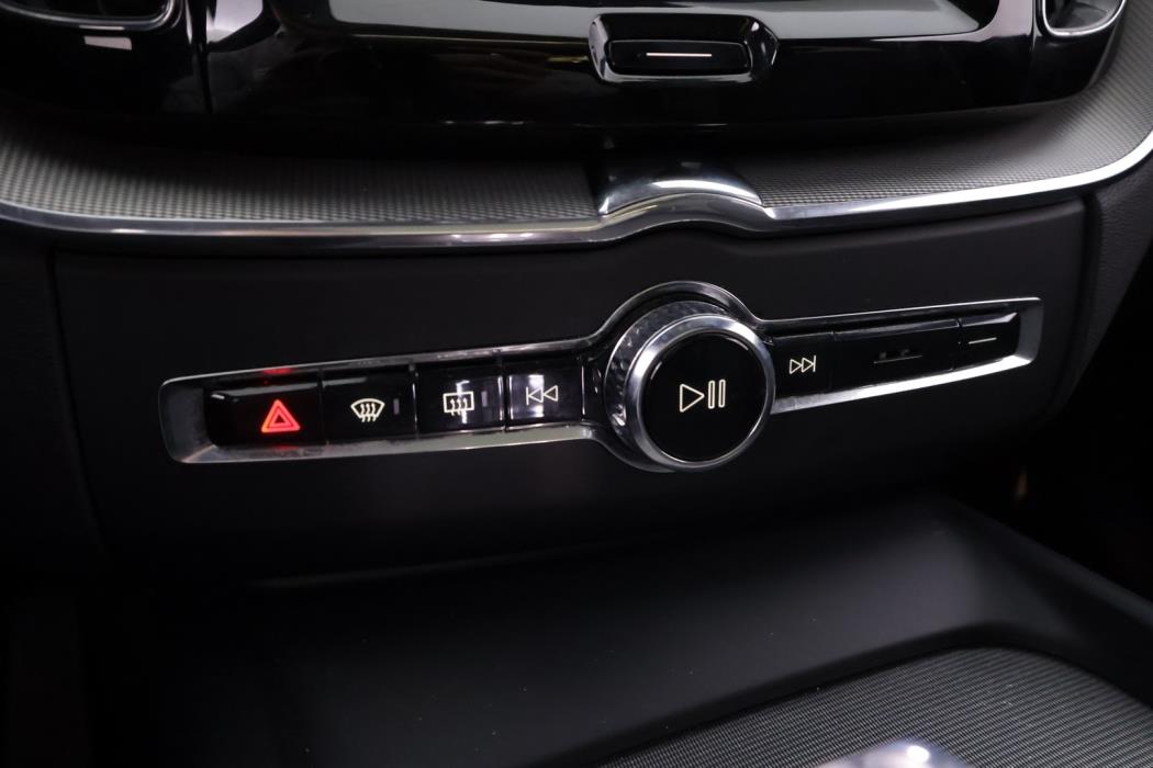 VOLVO XC60 2024