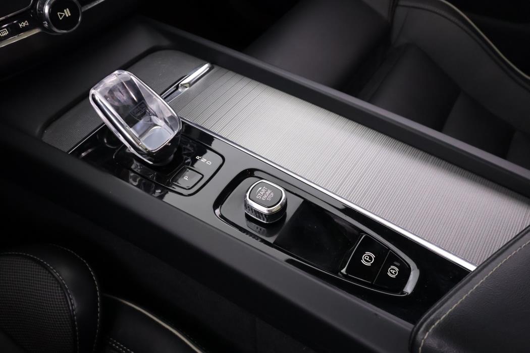 VOLVO XC60 2024