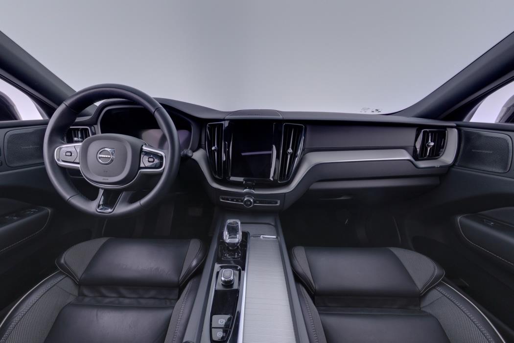 VOLVO XC60 2024