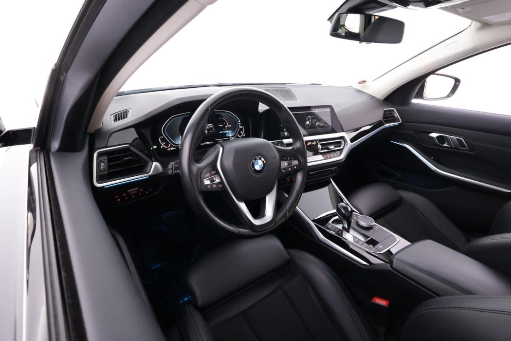 BMW 330 2021