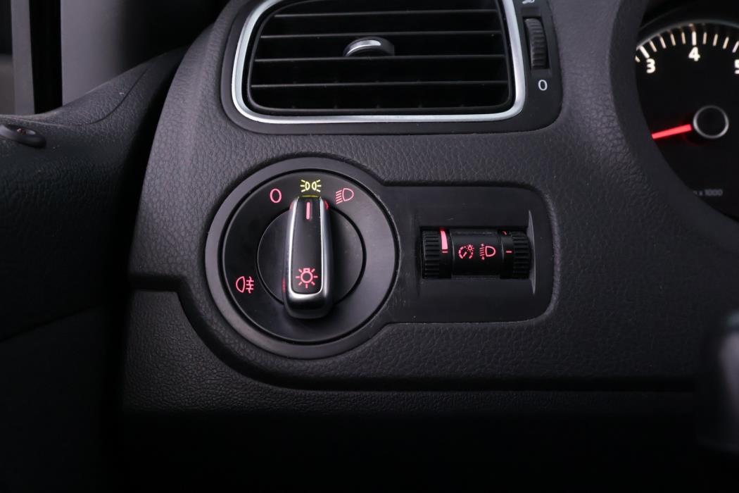 VOLKSWAGEN Polo 2010