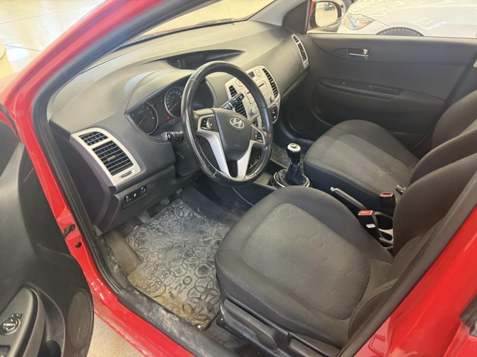 HYUNDAI i20 2013