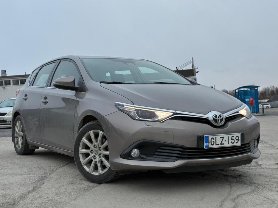 TOYOTA Auris 2016