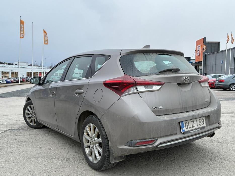 TOYOTA Auris 2016