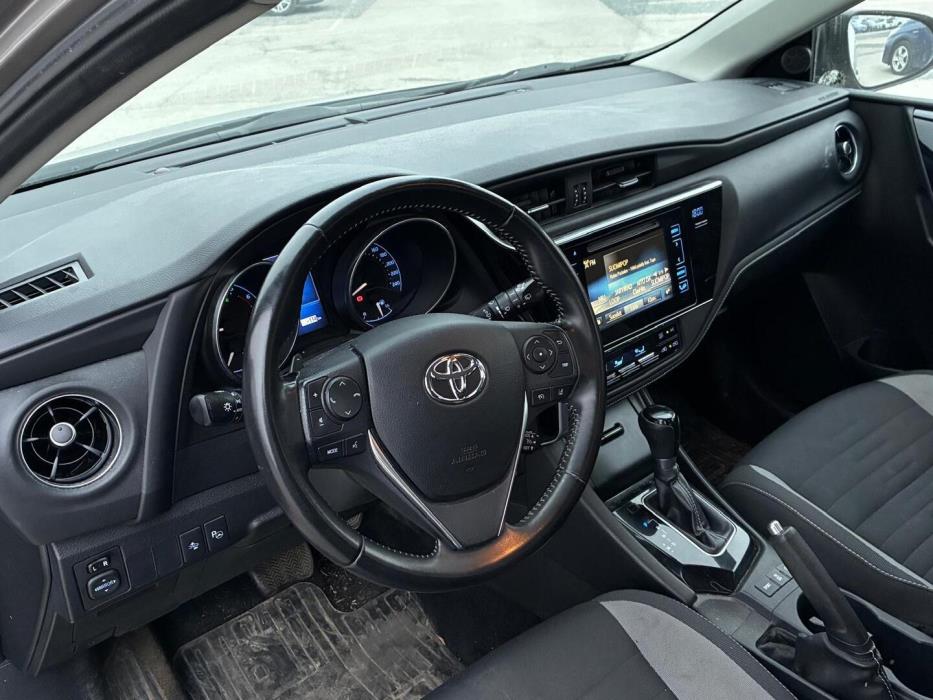TOYOTA Auris 2016