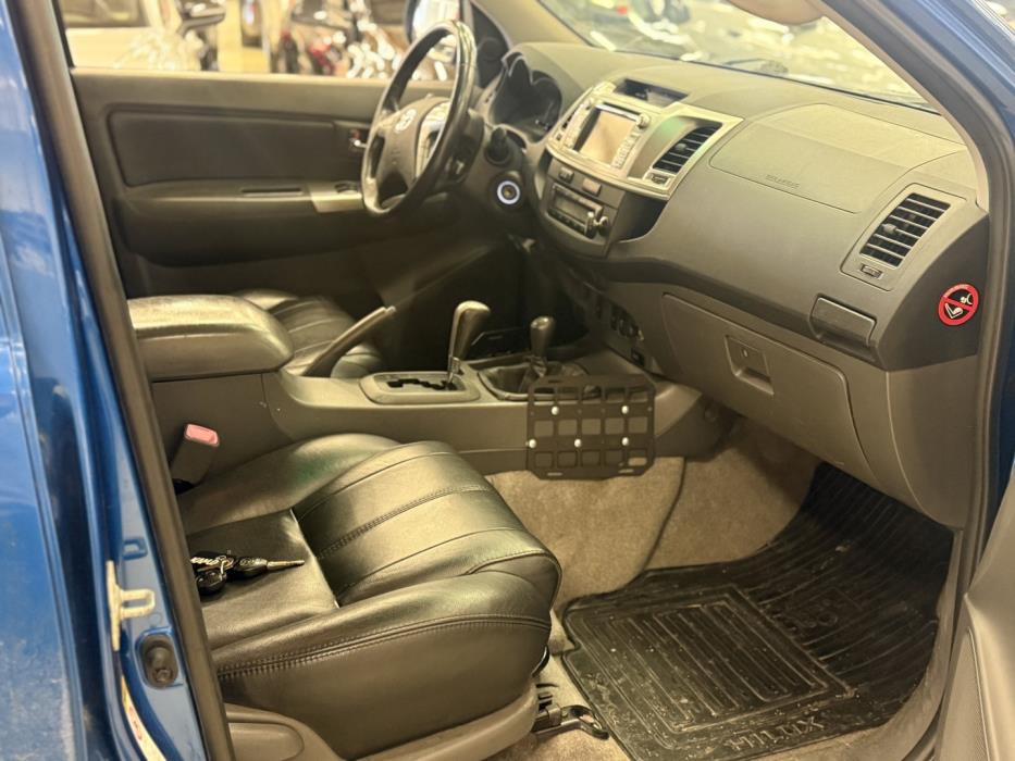TOYOTA Hilux 2012