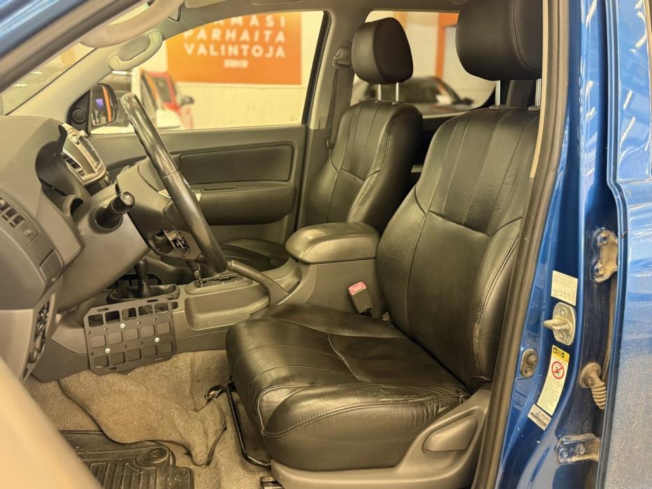 TOYOTA Hilux 2012