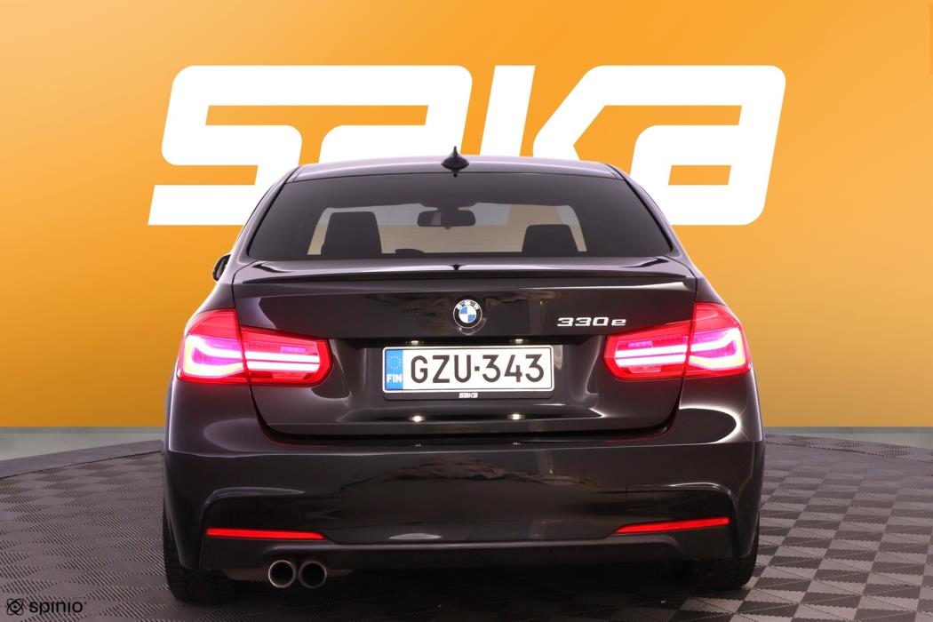 BMW 330 2018