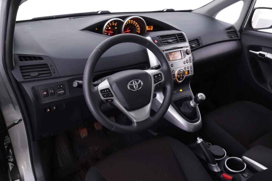 TOYOTA Verso 2011