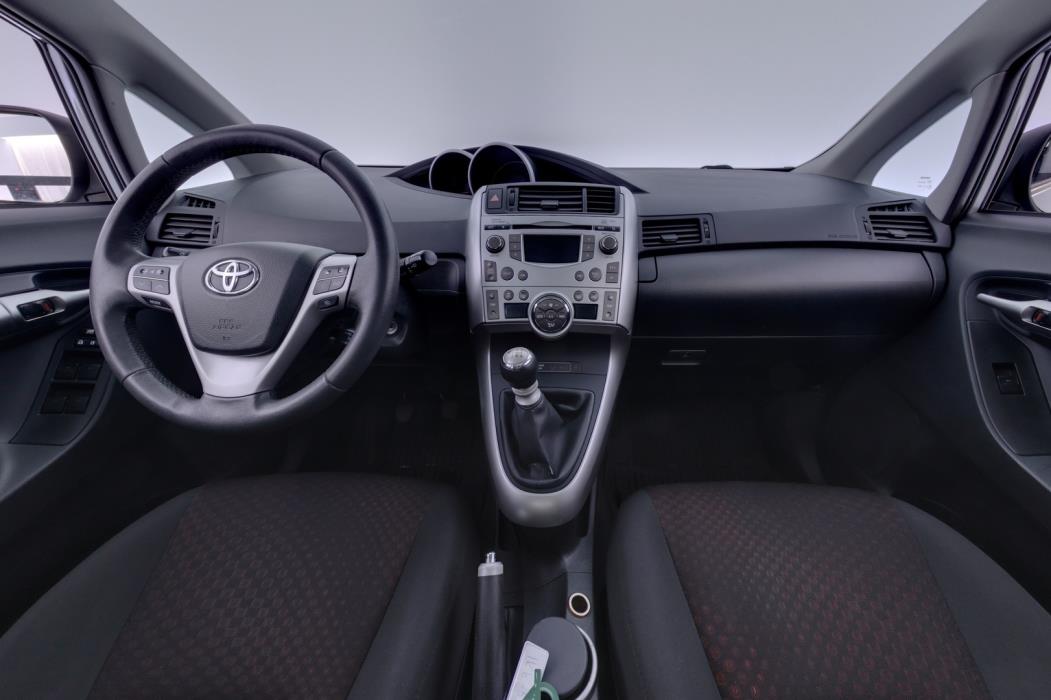 TOYOTA Verso 2011
