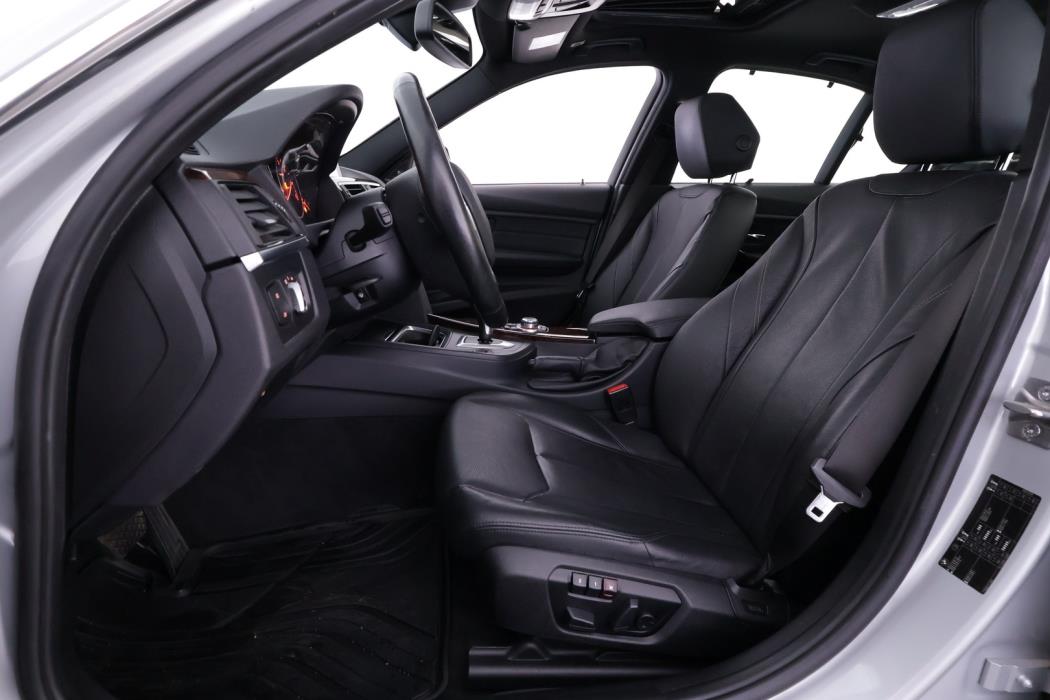 BMW 330 2013