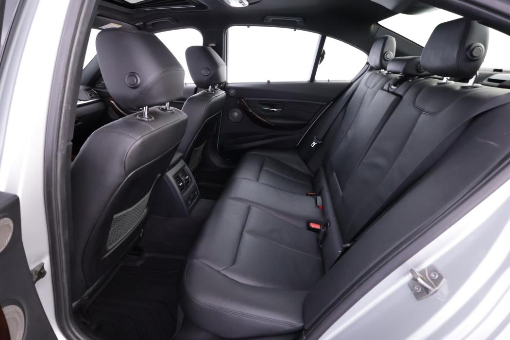 BMW 330 2013