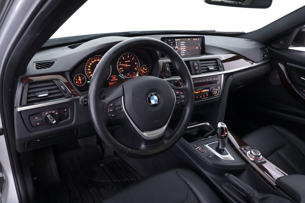 BMW 330 2013