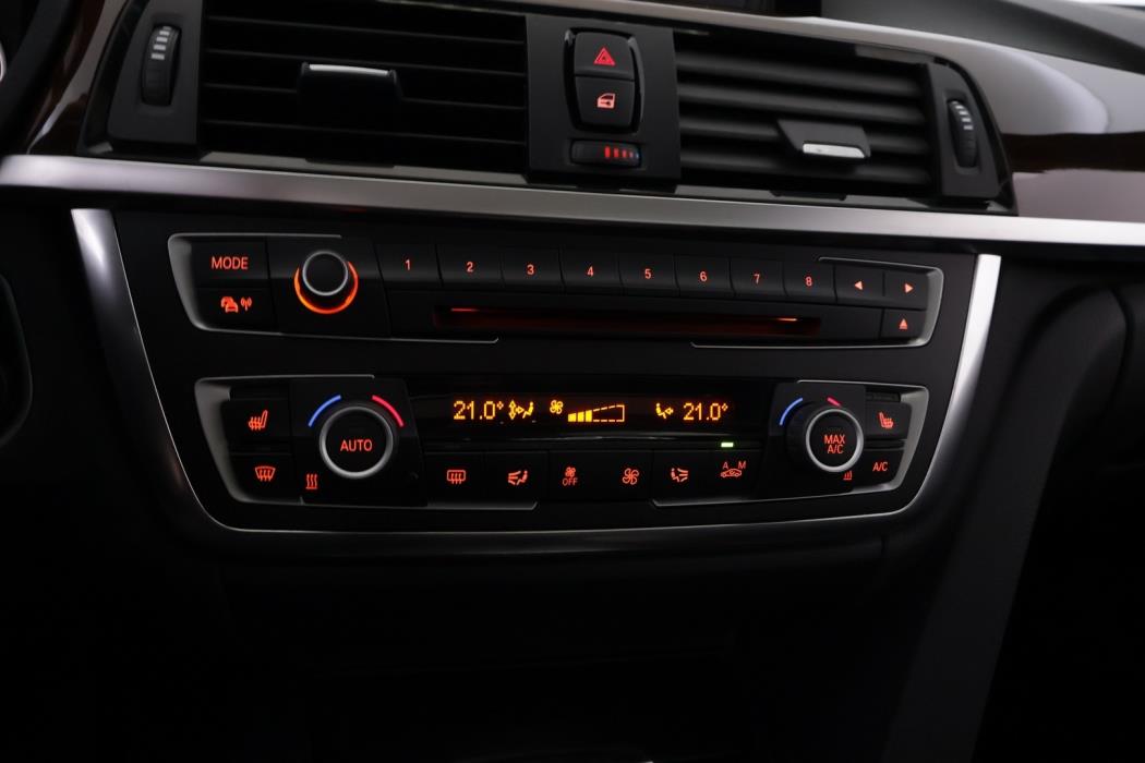 BMW 330 2013