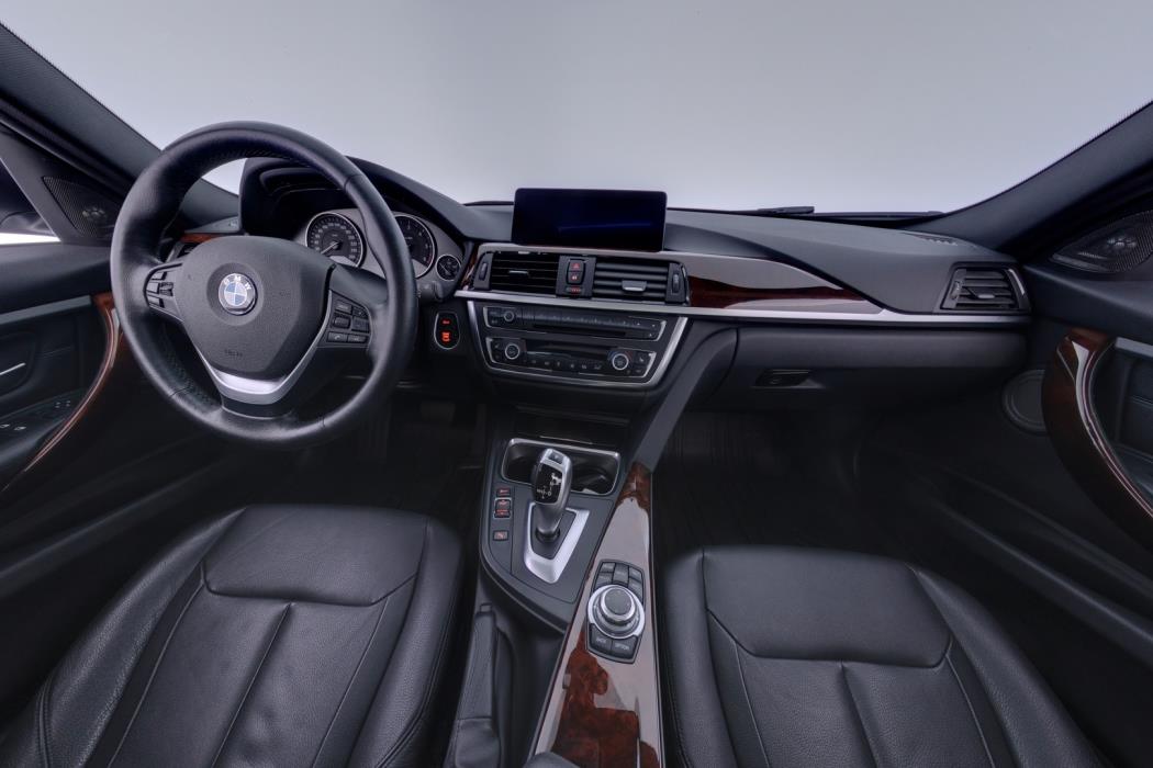 BMW 330 2013