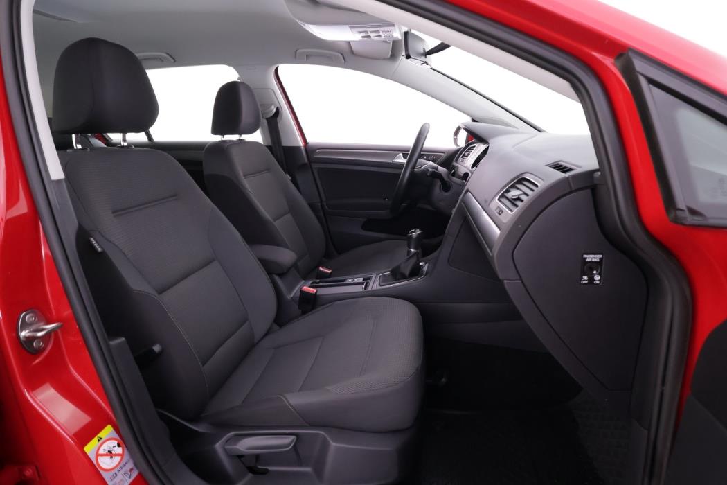 VOLKSWAGEN Golf 2014