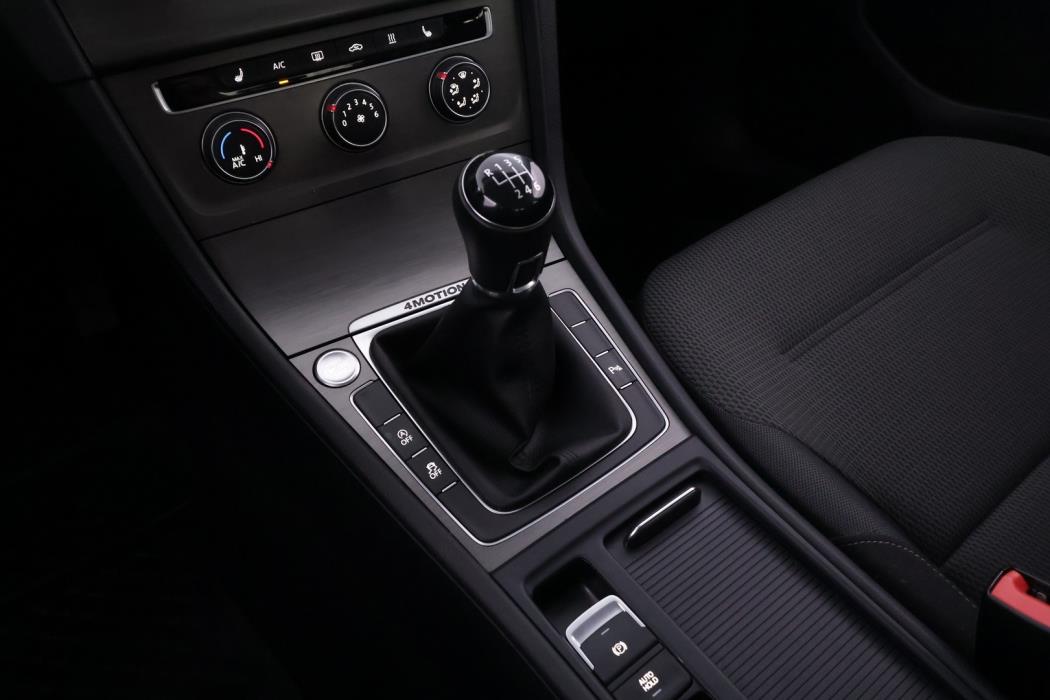 VOLKSWAGEN Golf 2014