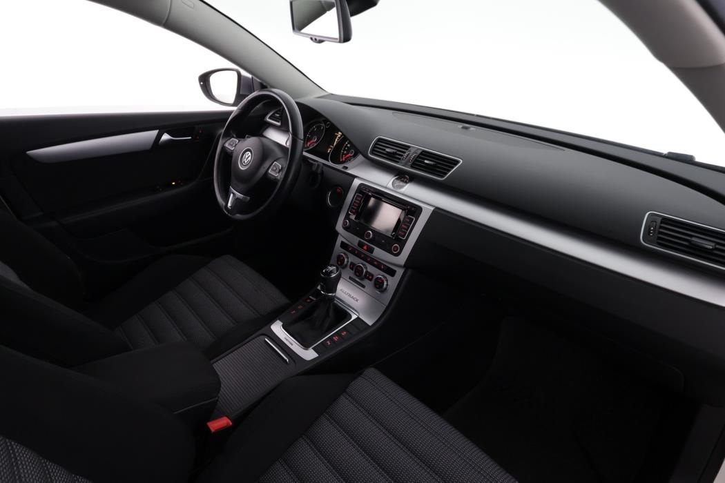 VOLKSWAGEN Passat 2014