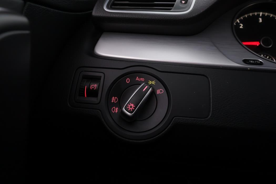 VOLKSWAGEN Passat 2014