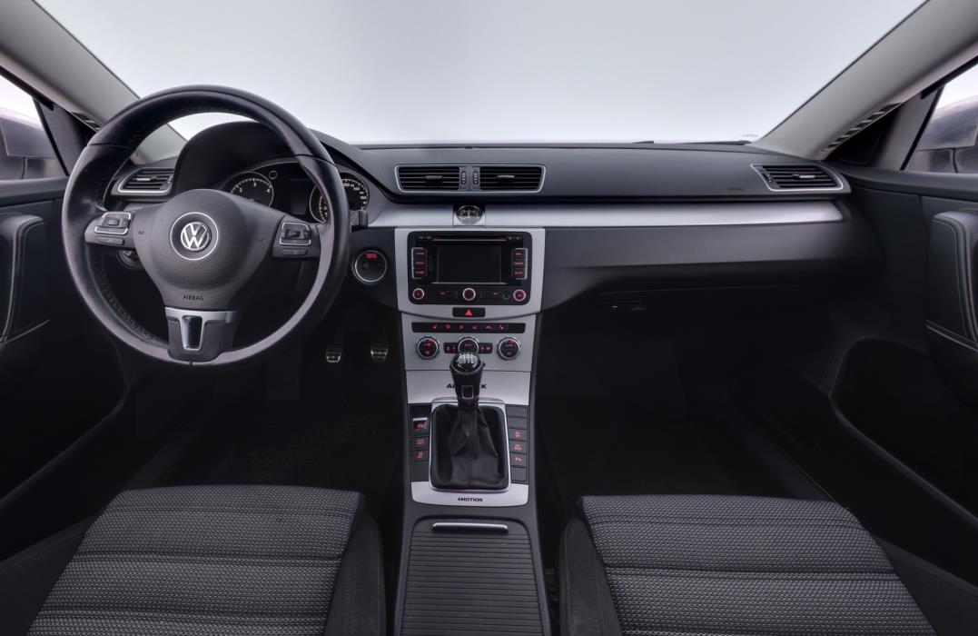 VOLKSWAGEN Passat 2014