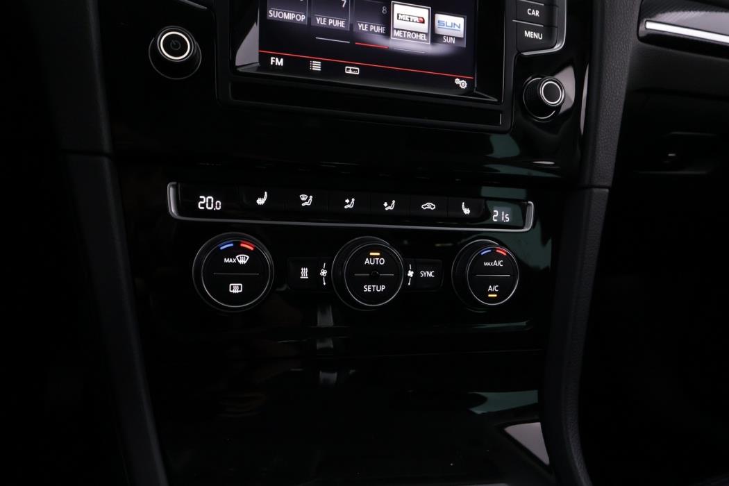 VOLKSWAGEN Golf 2014