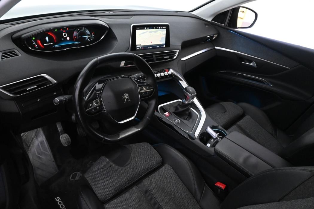 PEUGEOT 5008 2019