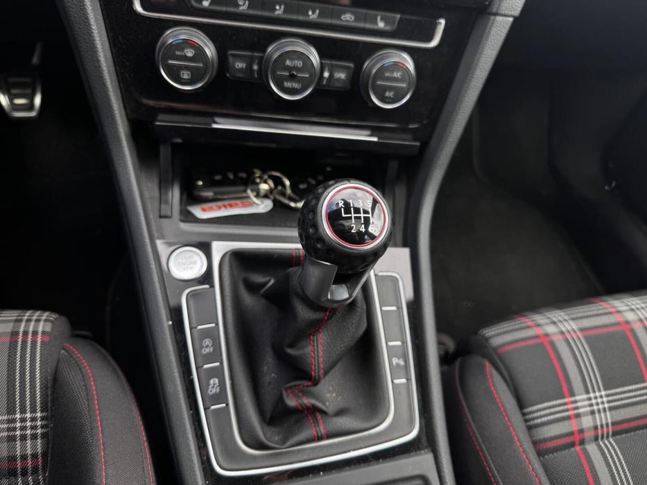 VOLKSWAGEN Golf 2017