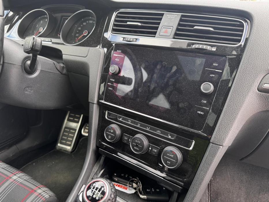 VOLKSWAGEN Golf 2017