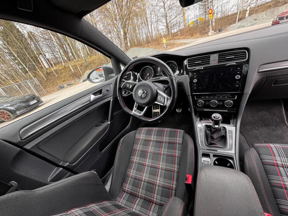 VOLKSWAGEN Golf 2017