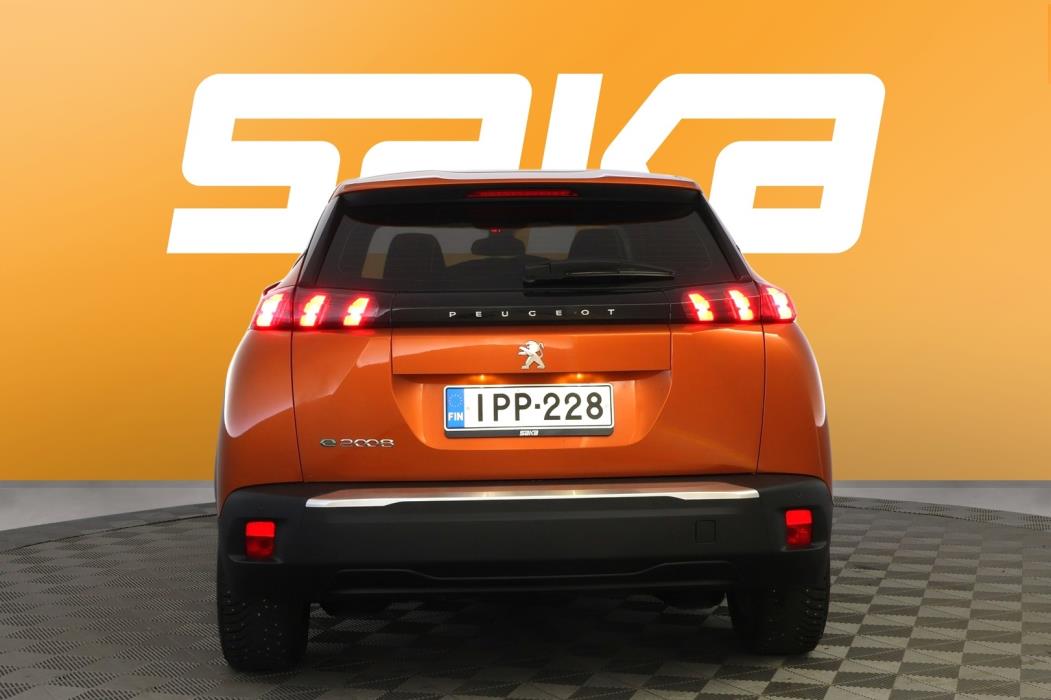 PEUGEOT e-2008 2022