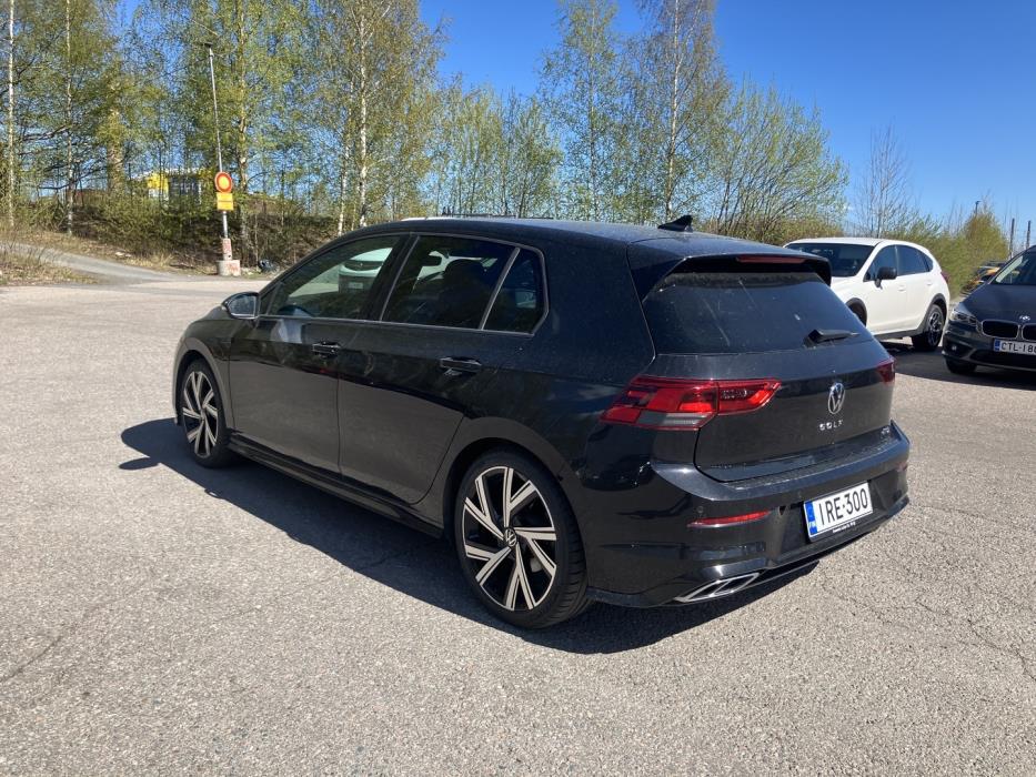 VOLKSWAGEN Golf 2023