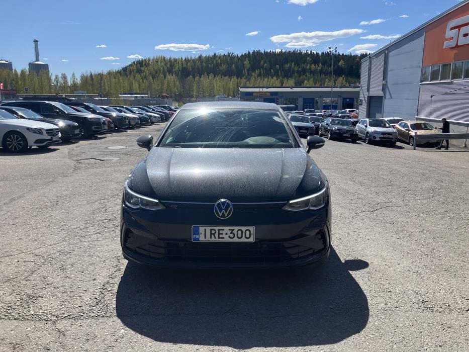 VOLKSWAGEN Golf 2023