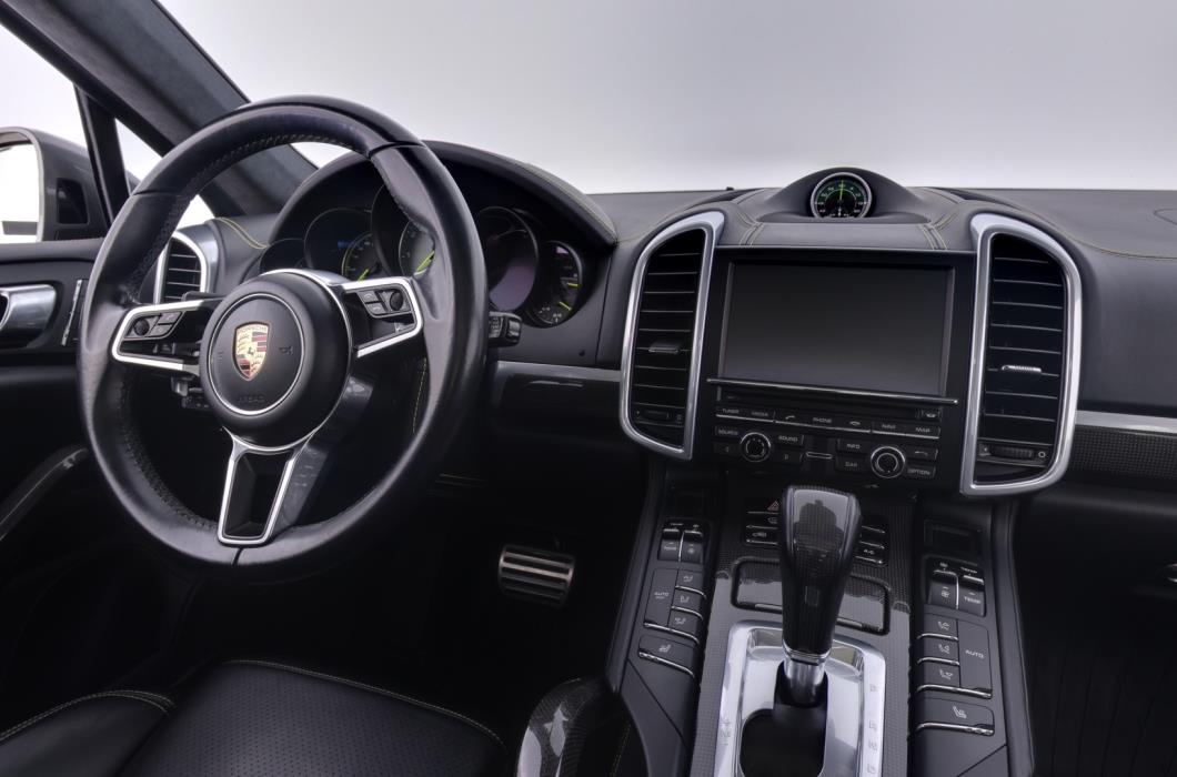 PORSCHE Cayenne 2016