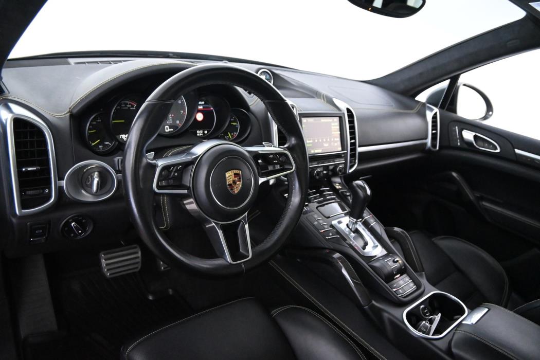 PORSCHE Cayenne 2016