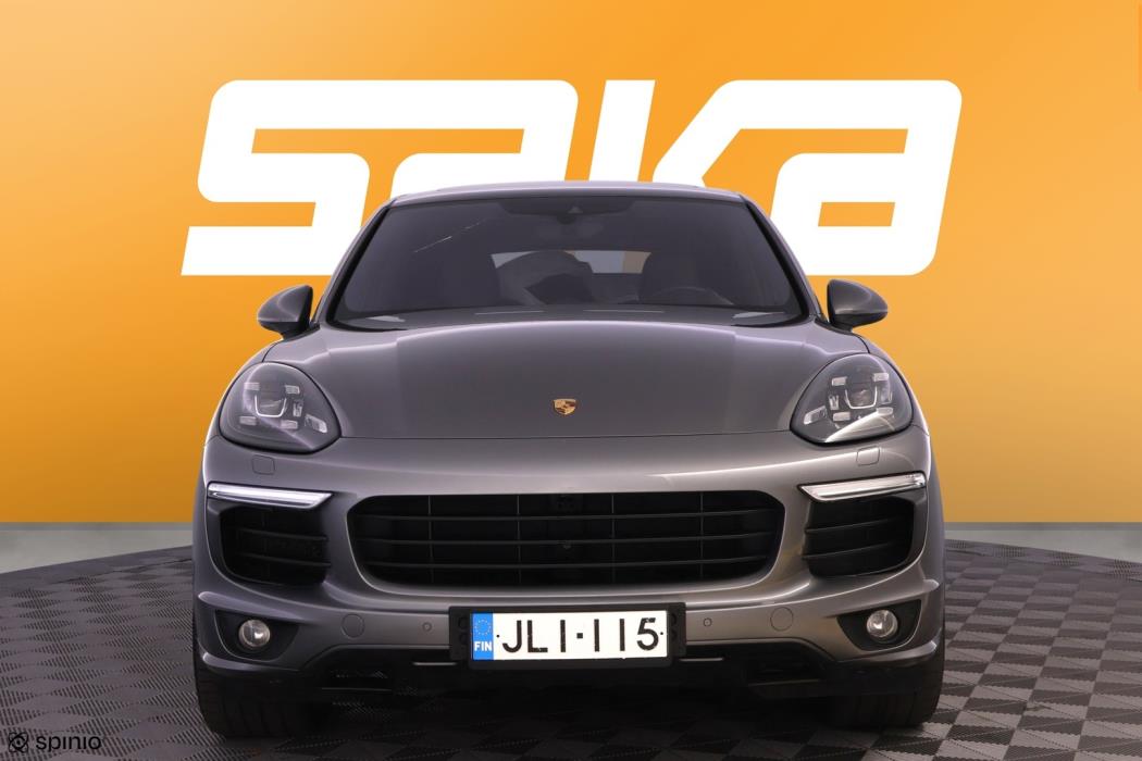 PORSCHE Cayenne 2016