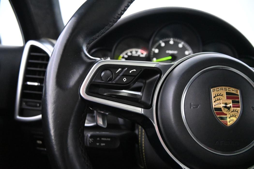 PORSCHE Cayenne 2016