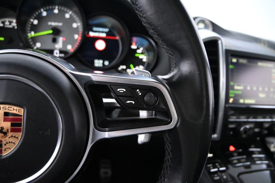 PORSCHE Cayenne 2016