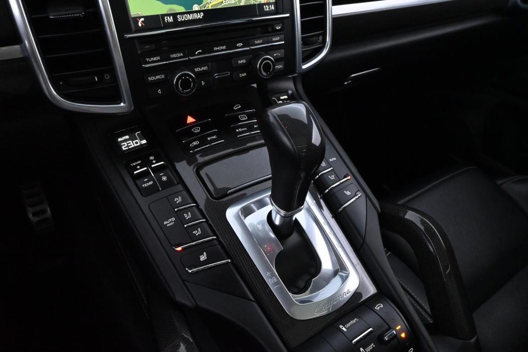 PORSCHE Cayenne 2016