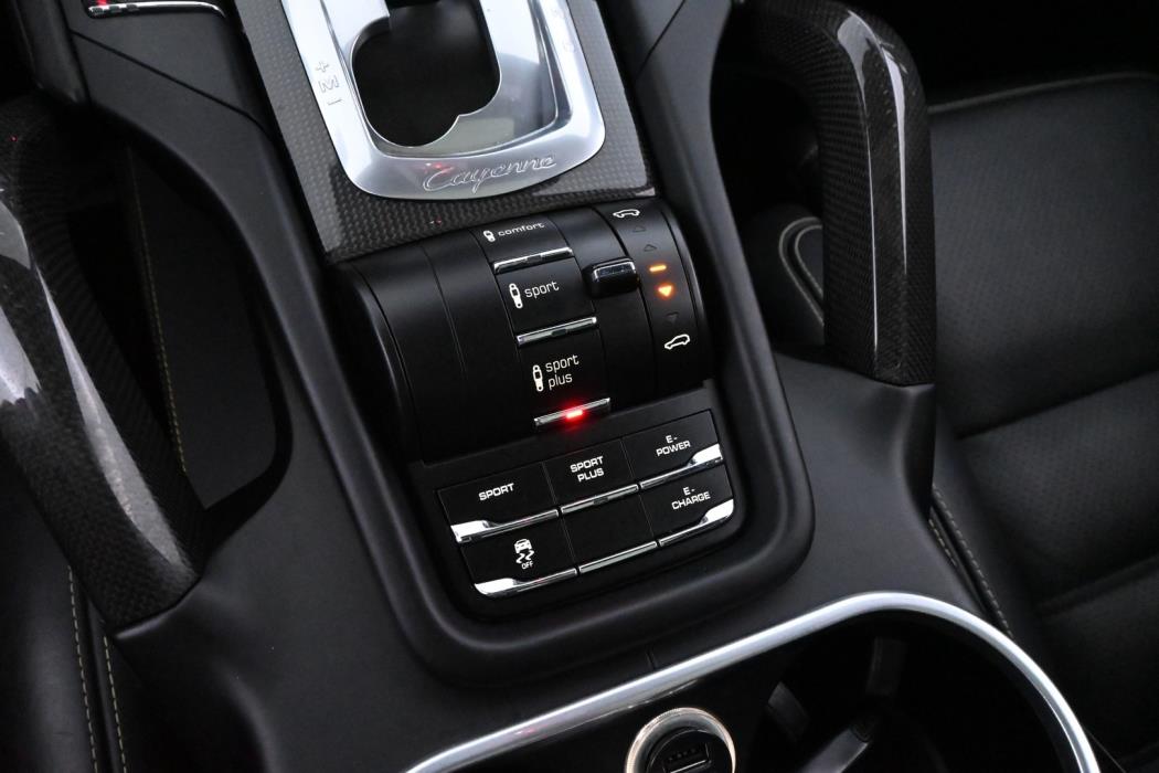 PORSCHE Cayenne 2016