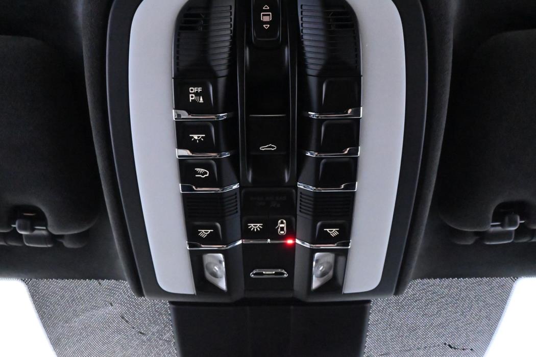 PORSCHE Cayenne 2016