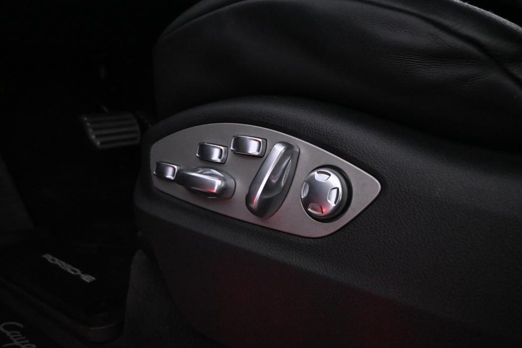 PORSCHE Cayenne 2016