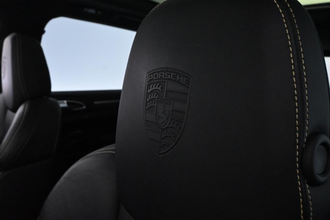 PORSCHE Cayenne 2016