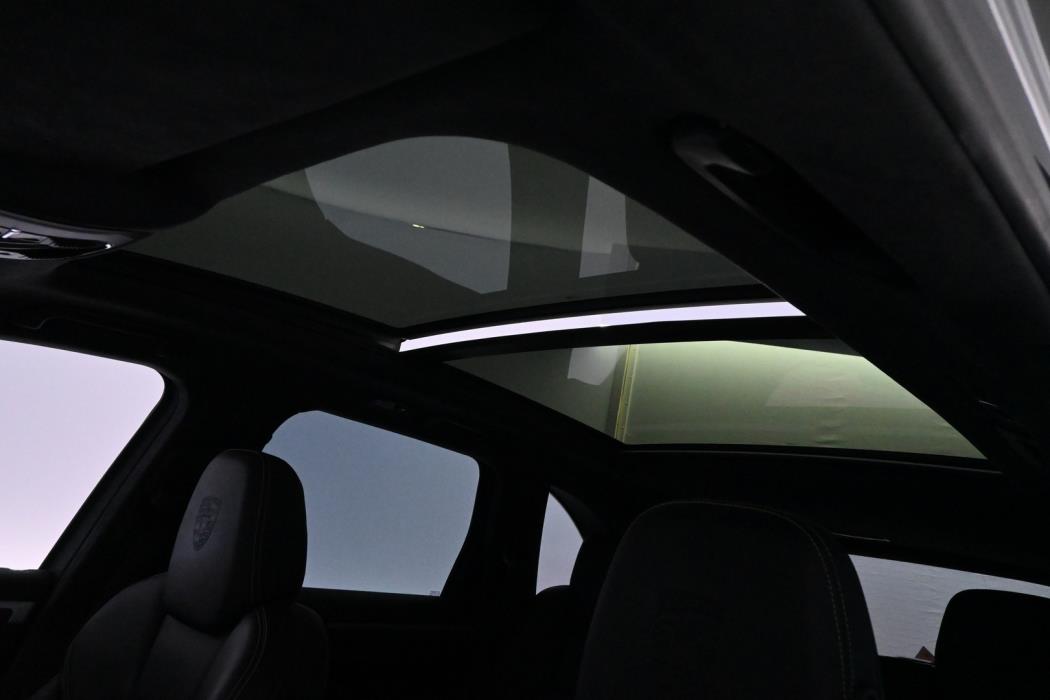 PORSCHE Cayenne 2016