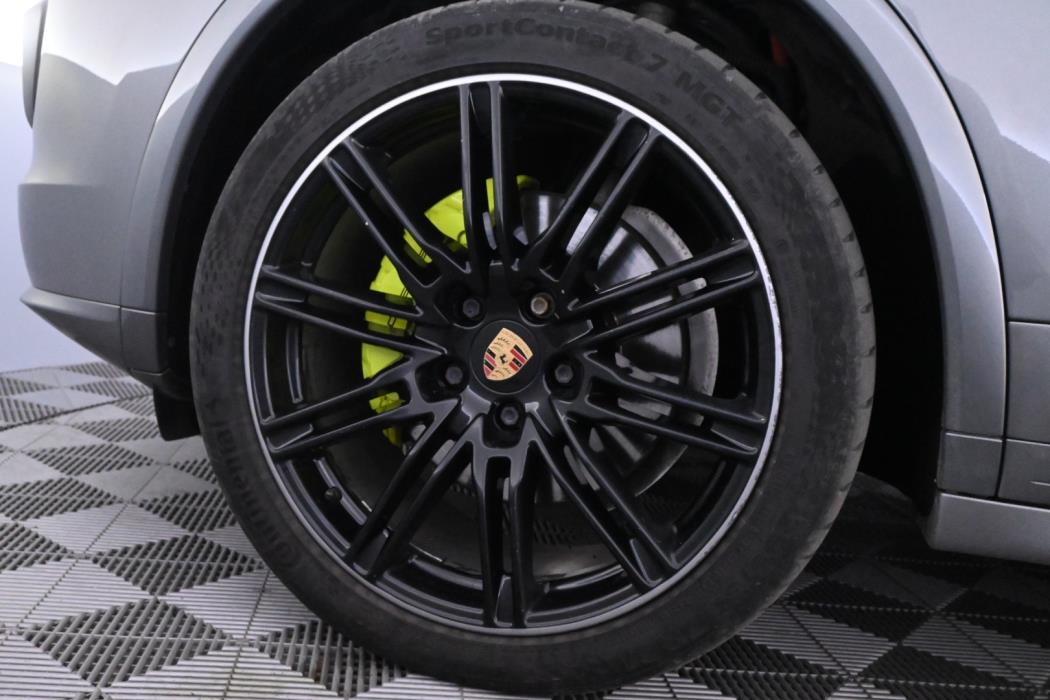 PORSCHE Cayenne 2016