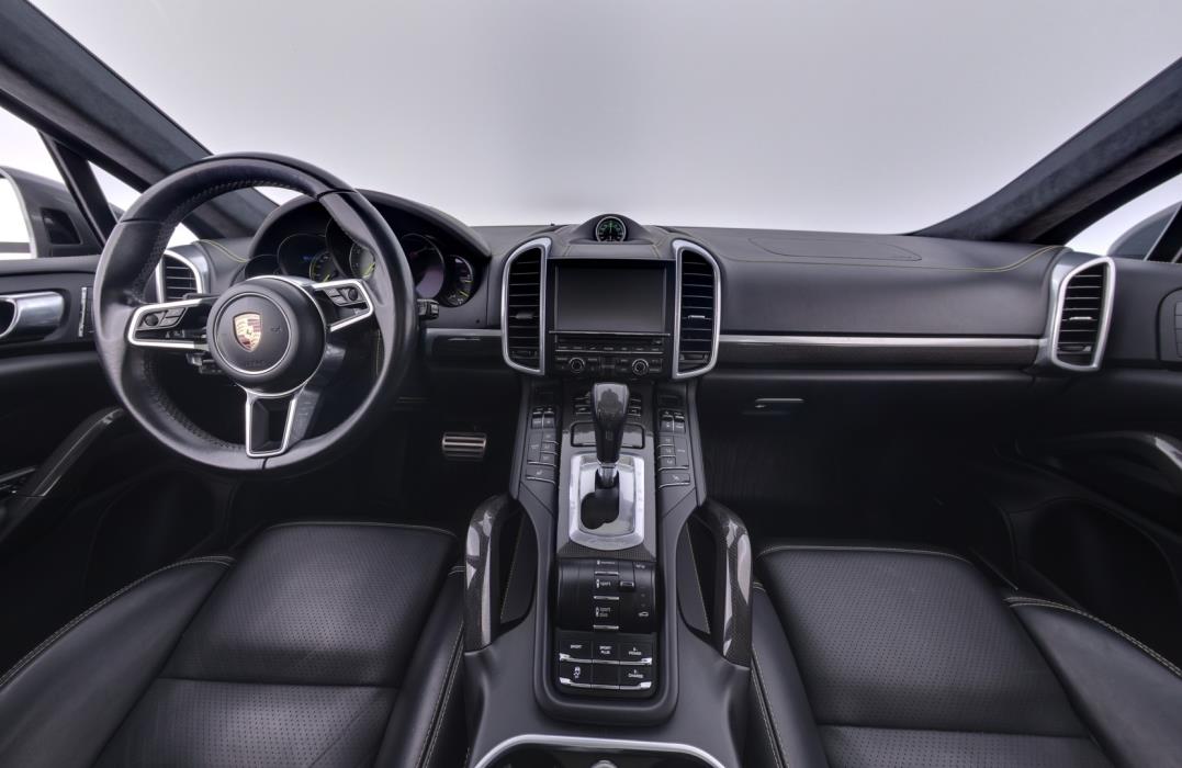 PORSCHE Cayenne 2016